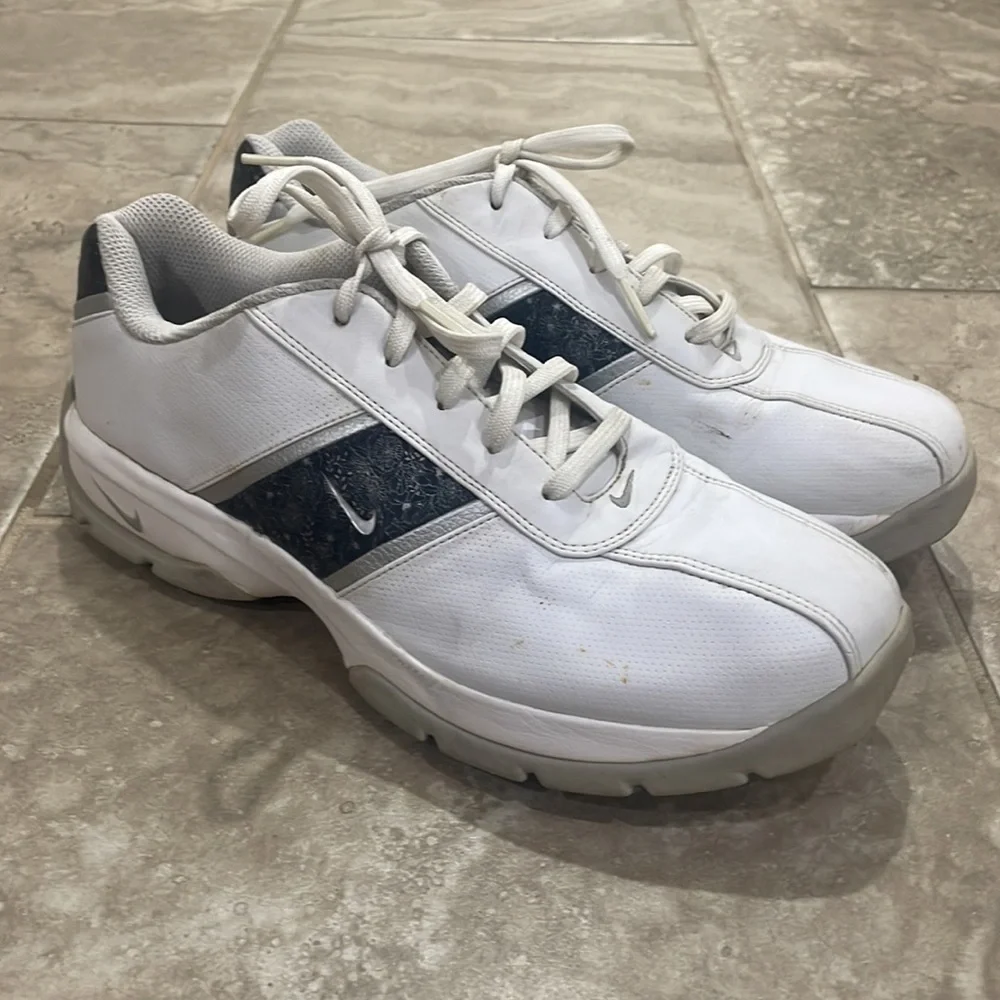 Nike Women's golf shoes‎ size 8.5